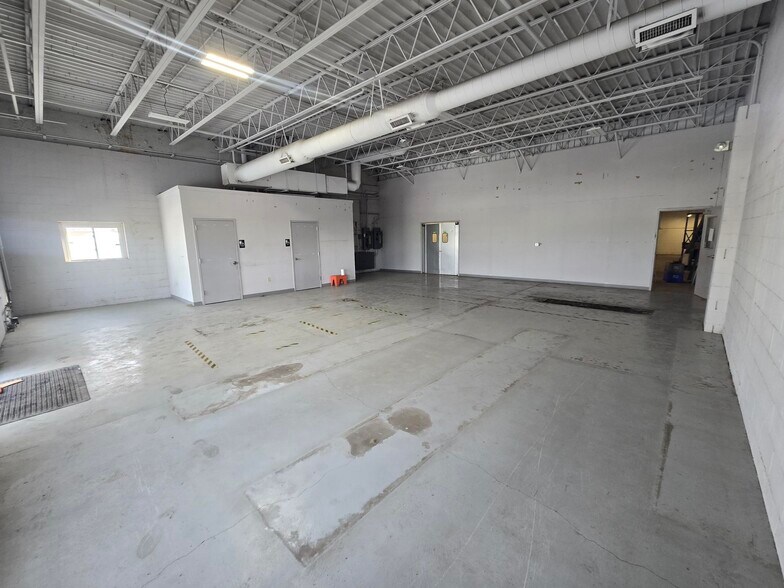 More Photos Of 5101 Crookshank Rd, Cincinnati Freestanding For Lease