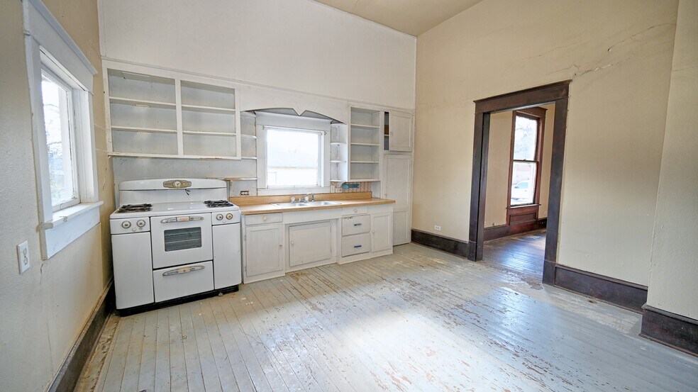 More Photos Of 400 S. Broad Street St, Saint Jo Land For Sale