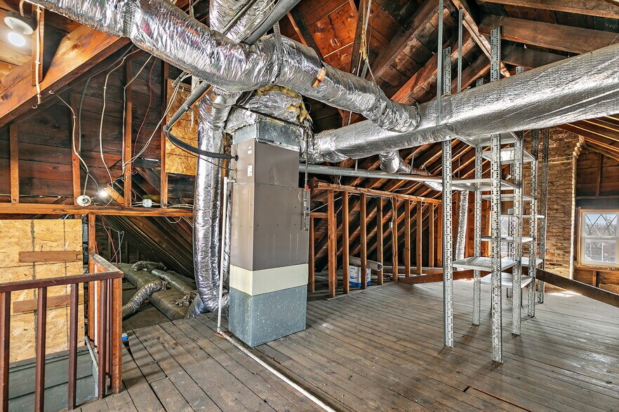 More Photos Of 303 N Main St, Elburn General Retail For Sale