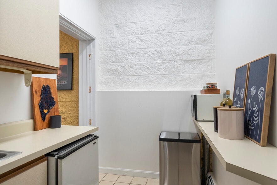 More Photos Of 395 Sabattus St, Lewiston General Retail For Sale