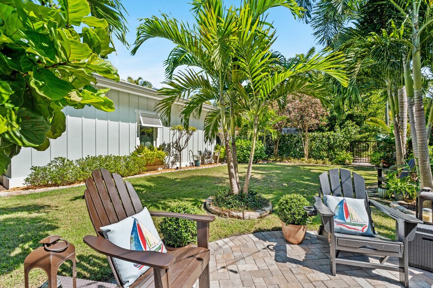More Photos Of 840 Myrtle Ter, Naples Freestanding For Sale