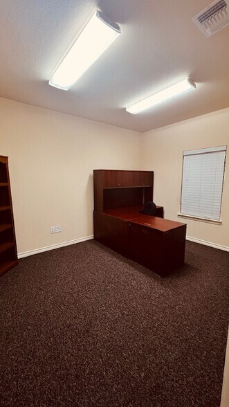 More Photos Of 1464 E Whitestone Blvd, Cedar Park Medical For Lease