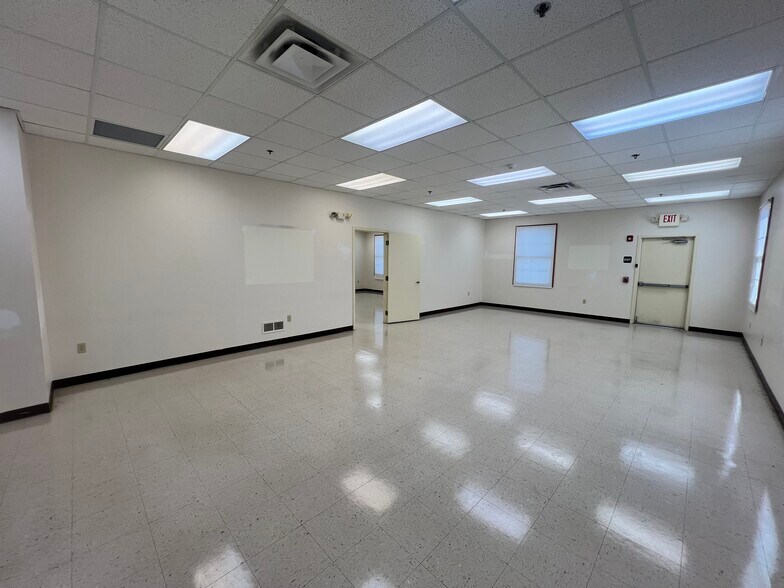 More Photos Of 86 Coraopolis Rd, Coraopolis Medical For Sale