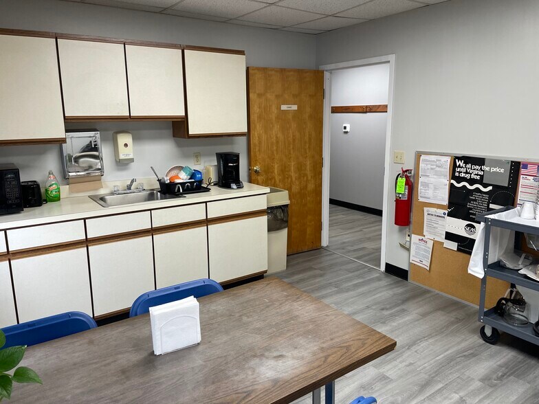 More Photos Of 7114 Lankford Hwy, Nassawadox Medical For Sale