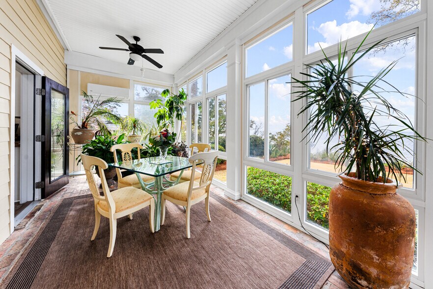More Photos Of 202 S Mobile St, Fairhope Hospitality For Sale
