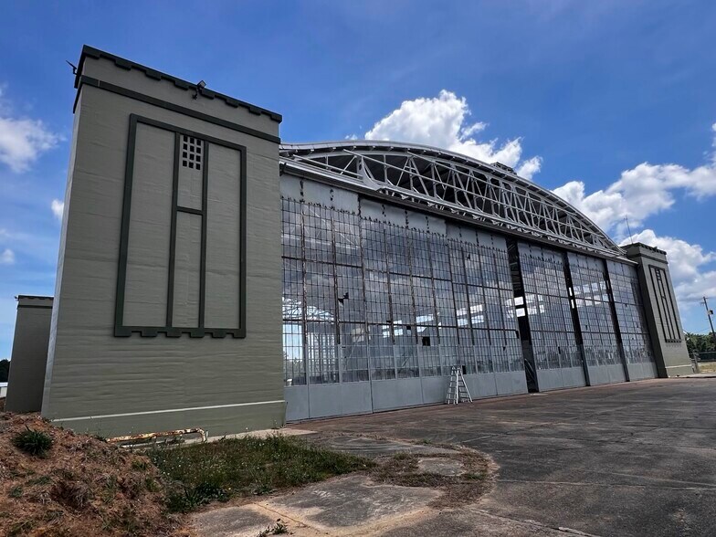 More Photos Of 8100 Airbus Military Dr, Mobile Airplane Hangar For Lease