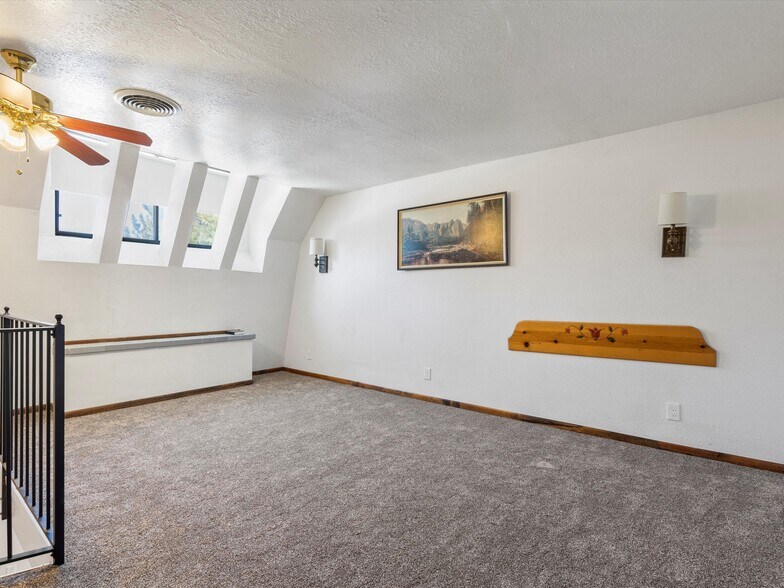 More Photos Of 900 S Highway 39, Huntsville Restaurant For Sale