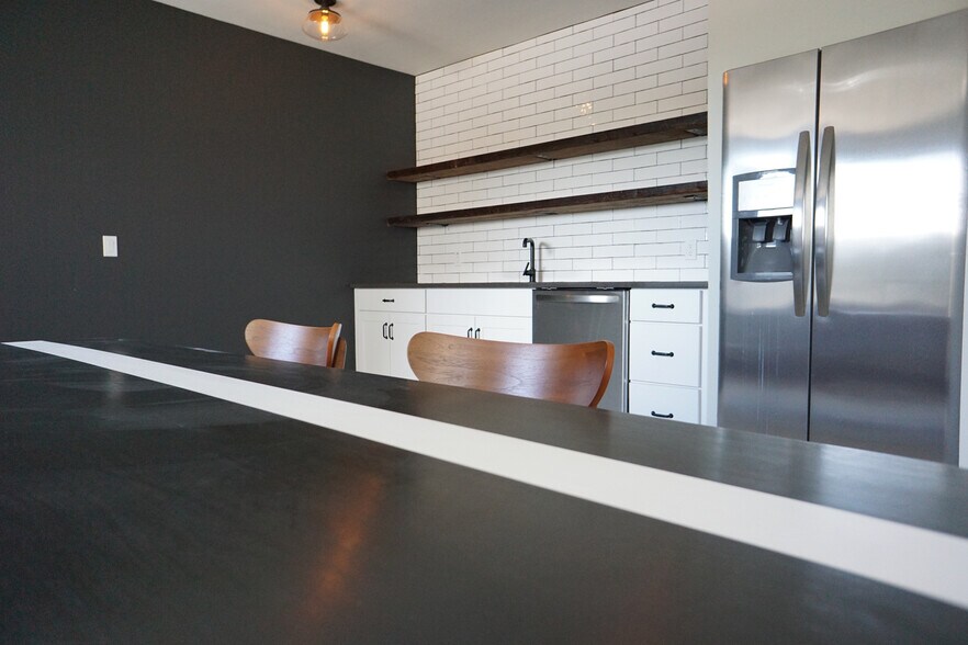 More Photos Of 689 Central Ave, Saint Petersburg Storefront Retail Office For Sale