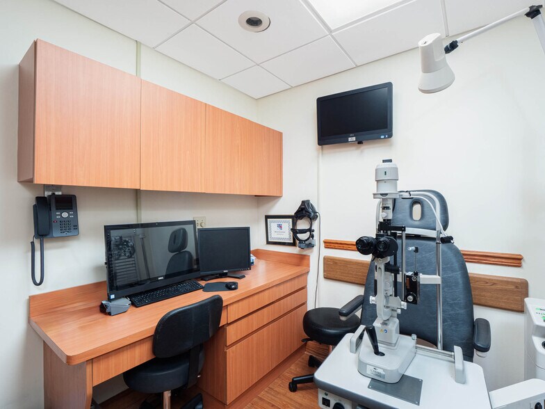 More Photos Of 10933 71st Rd, Forest Hills Apartments For Sale