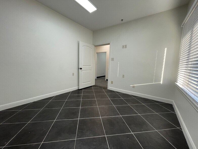 More Photos Of 3111 Unicorn Lake Blvd, Denton Storefront Retail Office For Lease