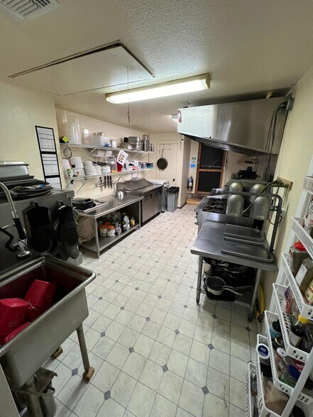 More Photos Of 119 E 5th St, Bonham Restaurant For Sale