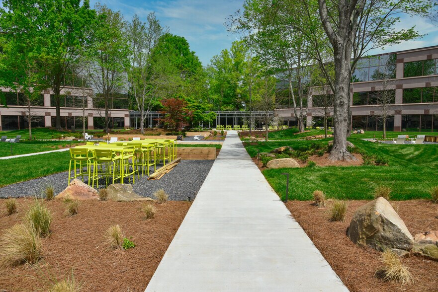 More Photos Of 800 Parc Pt, Alpharetta Unknown For Lease