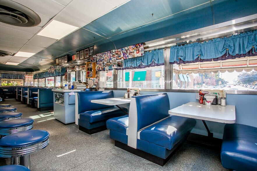 More Photos Of 6053 Ridge Ave, Philadelphia Restaurant For Sale