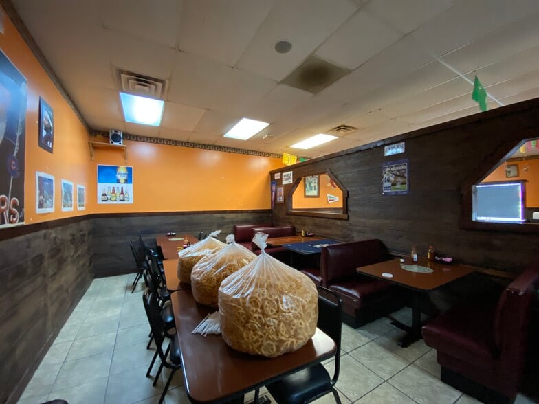 More Photos Of 427 W Pike St, Goshen Restaurant For Lease