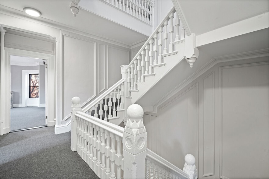 More Photos Of 164 Marlborough St, Boston Dormitory For Sale