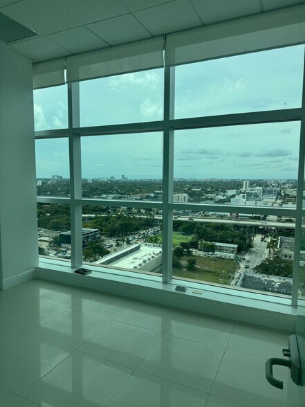 More Photos Of 175 SW 7th St, Miami Medical For Lease