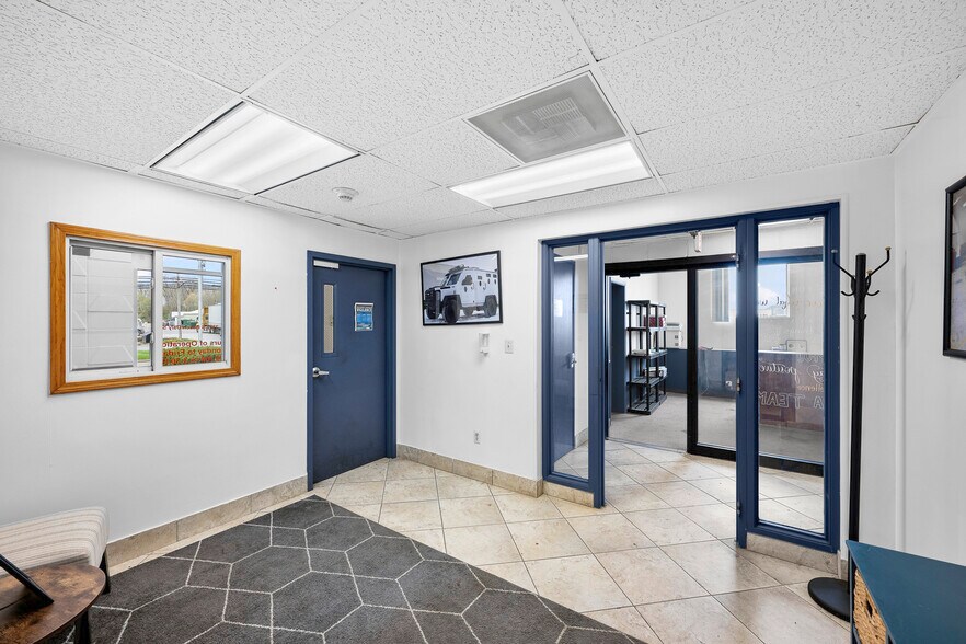 More Photos Of 2727 S Beech Daly Rd, Dearborn Heights Warehouse For Sale