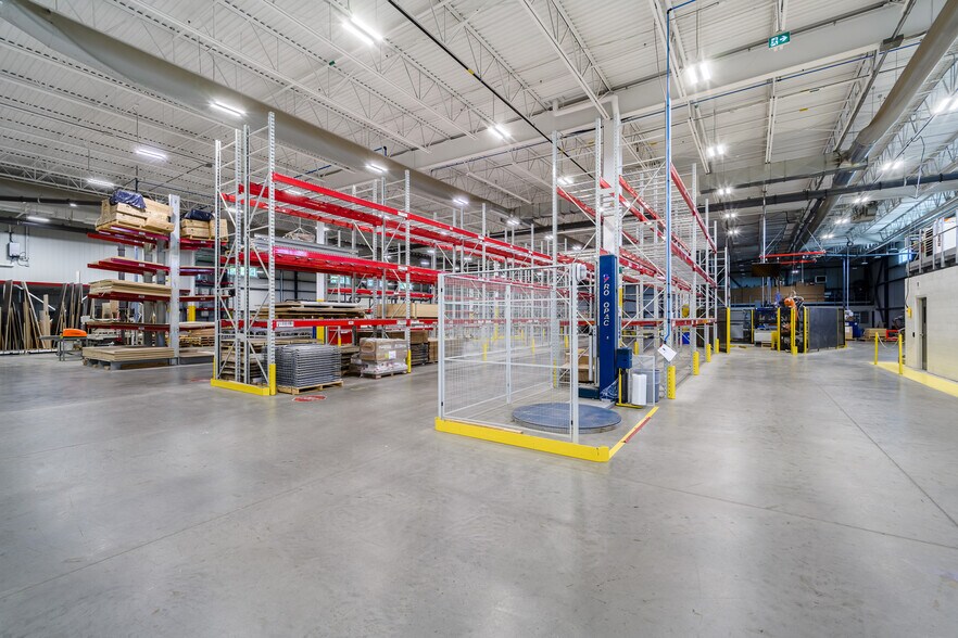 More Photos Of 4615 Boul De Portland, Sherbrooke Industrial For Lease