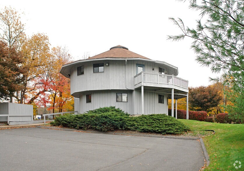 More Photos Of 1006 S Main St, Plantsville Office For Lease