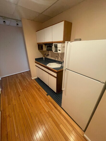 More Photos Of 8607-8609 2nd Ave, Silver Spring Medical For Sale