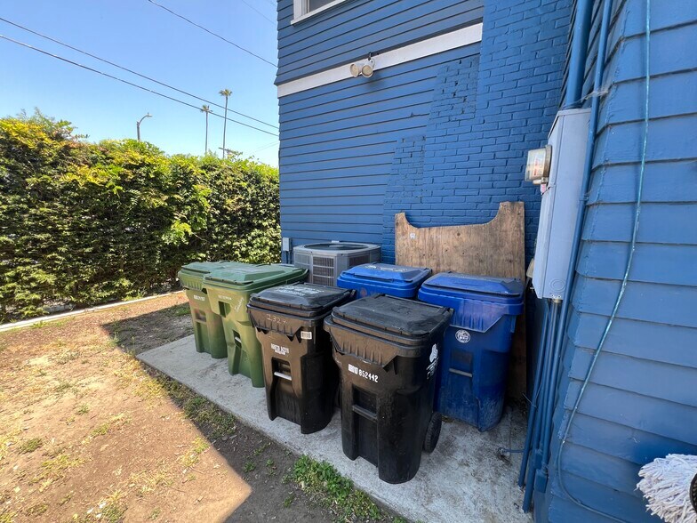 More Photos Of 1327 W 35th St, Los Angeles Apartments For Sale