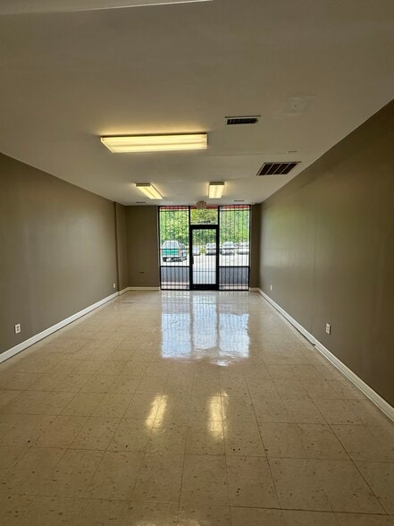 More Photos Of 5350 University Pky, Winston-Salem Unknown For Lease