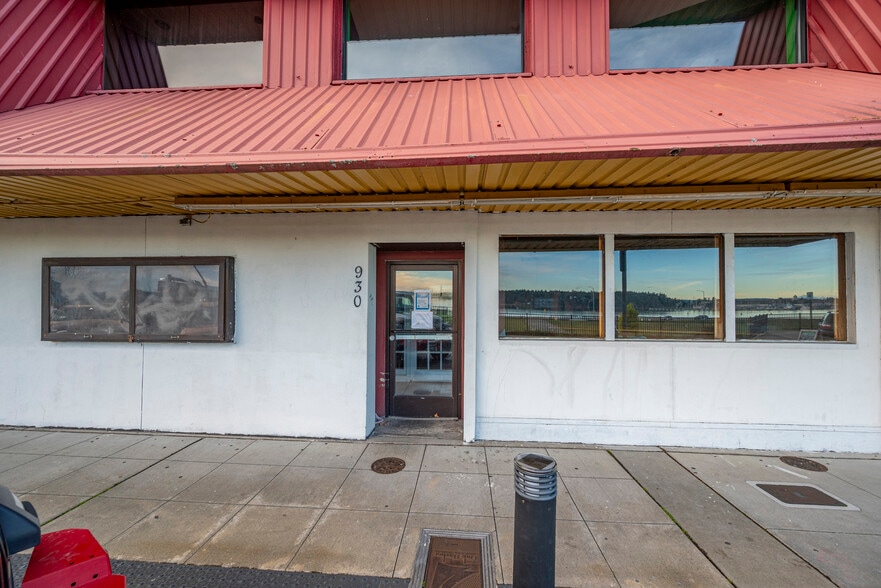 More Photos Of 930 SE Pioneer Way, Oak Harbor General Retail For Sale