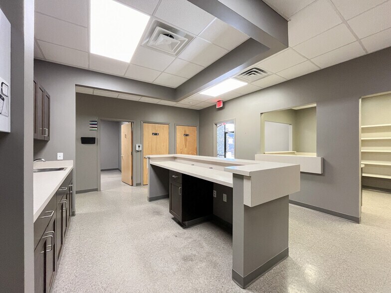 More Photos Of 5207-5212 Essen Ln, Baton Rouge Medical For Lease