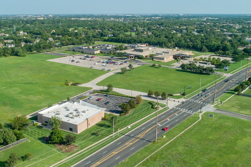 More Photos Of 2734 N Woodlawn Ave, Wichita Medical For Sale