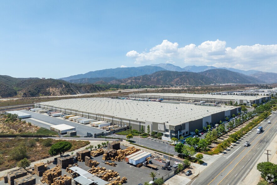 More Photos Of 7010 N Cajon Blvd, San Bernardino Distribution For Lease