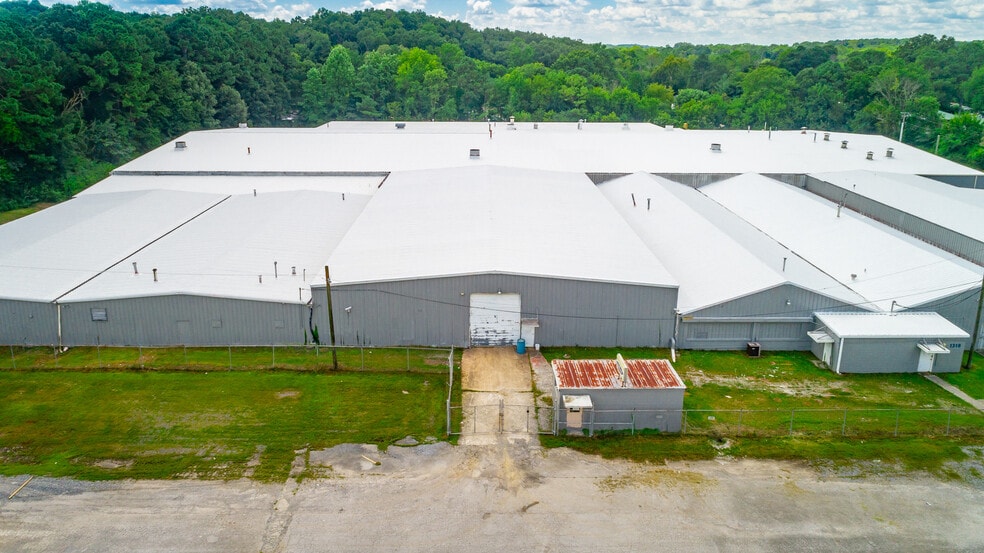 More Photos Of 1318 Underwood St, Dalton Warehouse For Lease