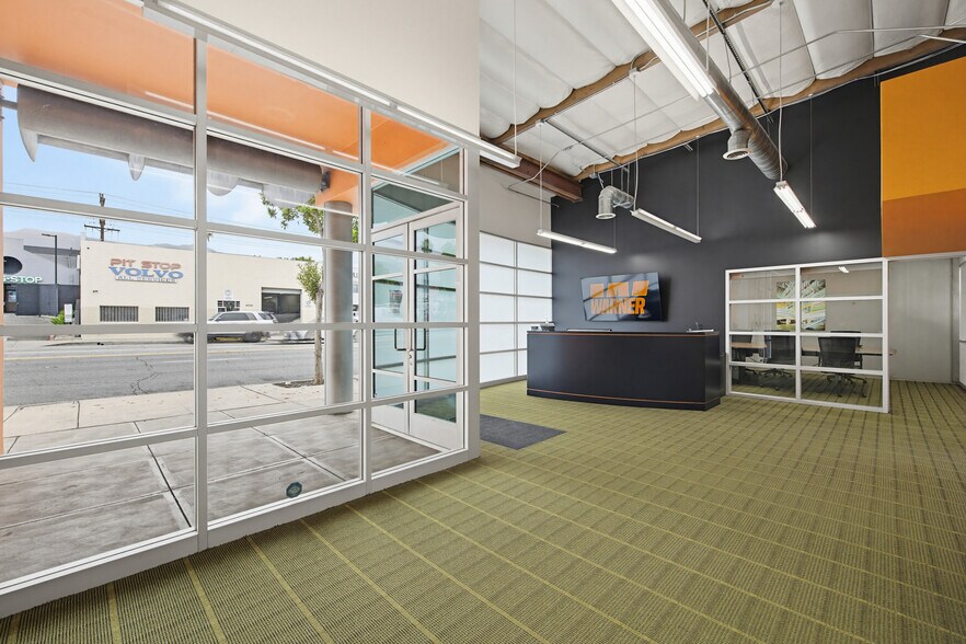 More Photos Of 6333 San Fernando Rd, Glendale Freestanding For Sale