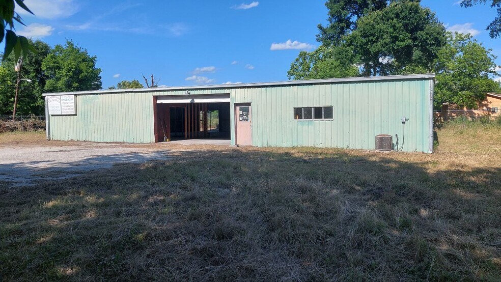Primary Photo Of 610 New York St, Navasota Flex For Sale
