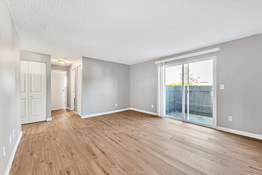 More Photos Of 9915 SW Frewing St, Portland Apartments For Sale