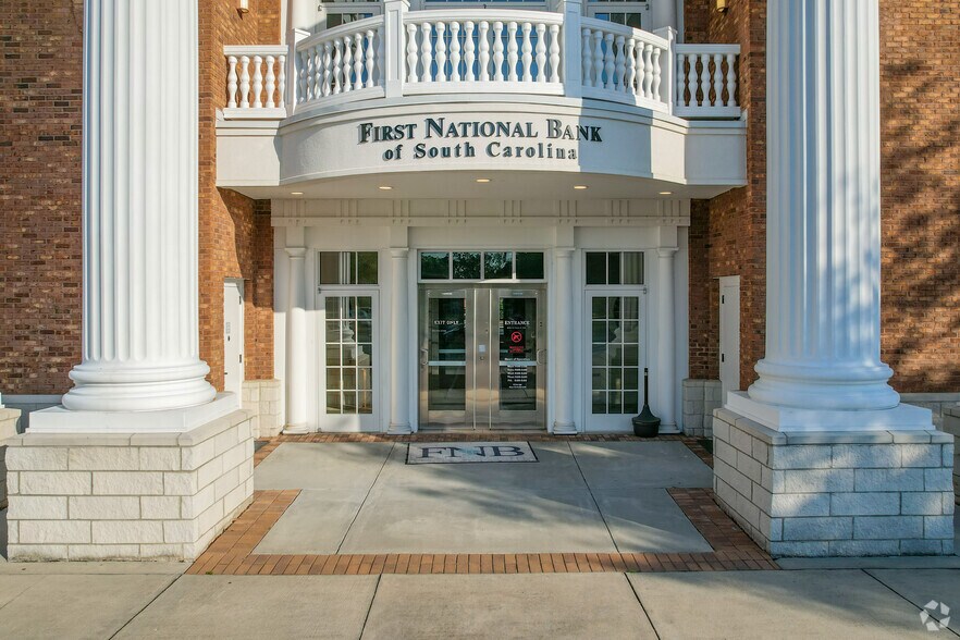 More Photos Of 415 N Main St, Summerville Bank For Lease