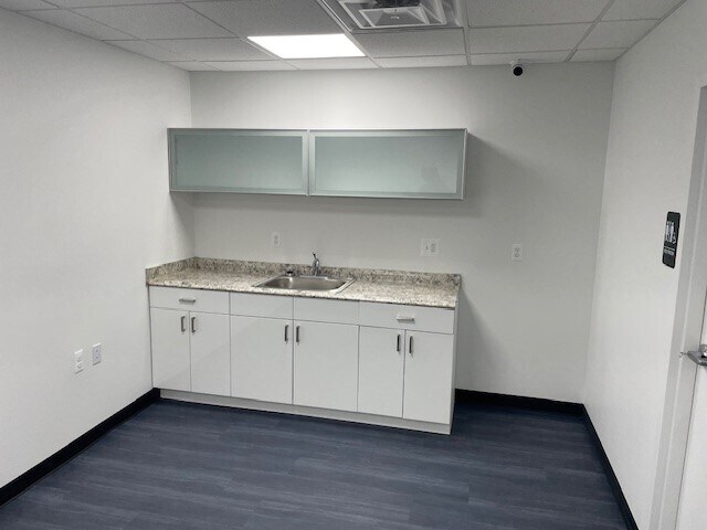 More Photos Of 29721 Michigan, Inkster General Retail For Sale