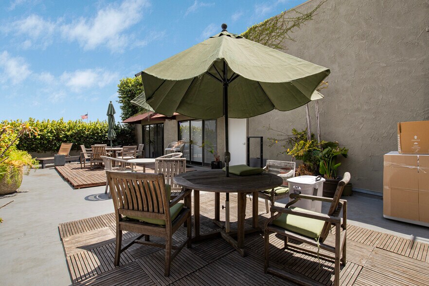 More Photos Of 1321 7th St, Santa Monica Office For Sale