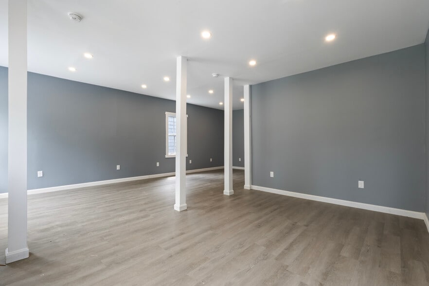 More Photos Of 14 W Natick Rd, Warwick Apartments For Sale