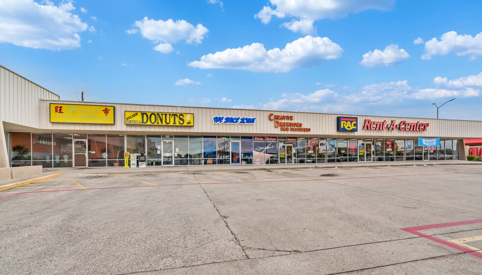 More Photos Of 505-521 N Stewart St, Azle General Retail For Sale