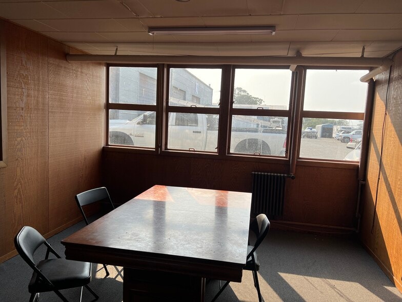 More Photos Of 3990 Broadway St, Eureka Showroom For Sale