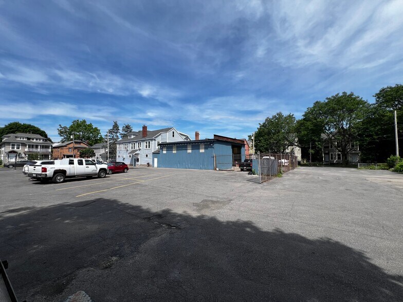 More Photos Of 1909-1911 S Salina St, Syracuse Office For Sale