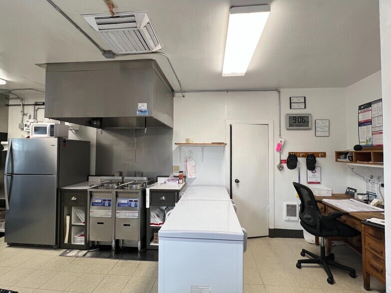 More Photos Of 112 McPherson St, Crawford Restaurant For Sale