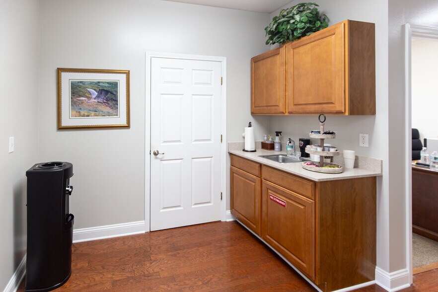 More Photos Of 3840 Belfort Rd, Jacksonville Office For Lease