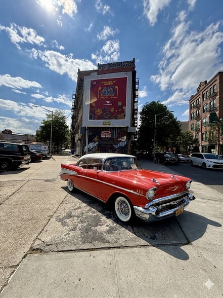 Primary Photo Of 454 S 5th St, Brooklyn Auto Dealership For Lease