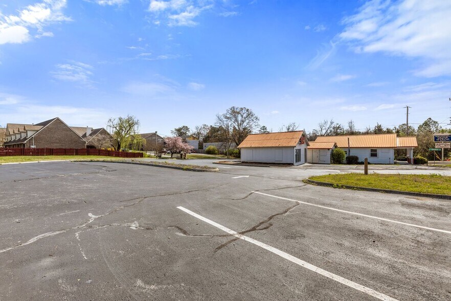 More Photos Of 9044 Middlebrook Pike, Knoxville Auto Dealership For Lease