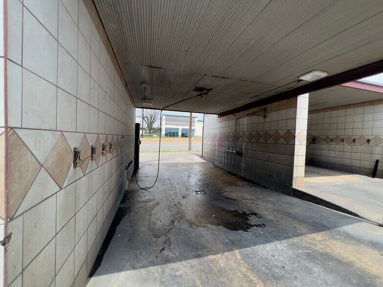 More Photos Of 1733 Bandera Rd, San Antonio Carwash For Sale