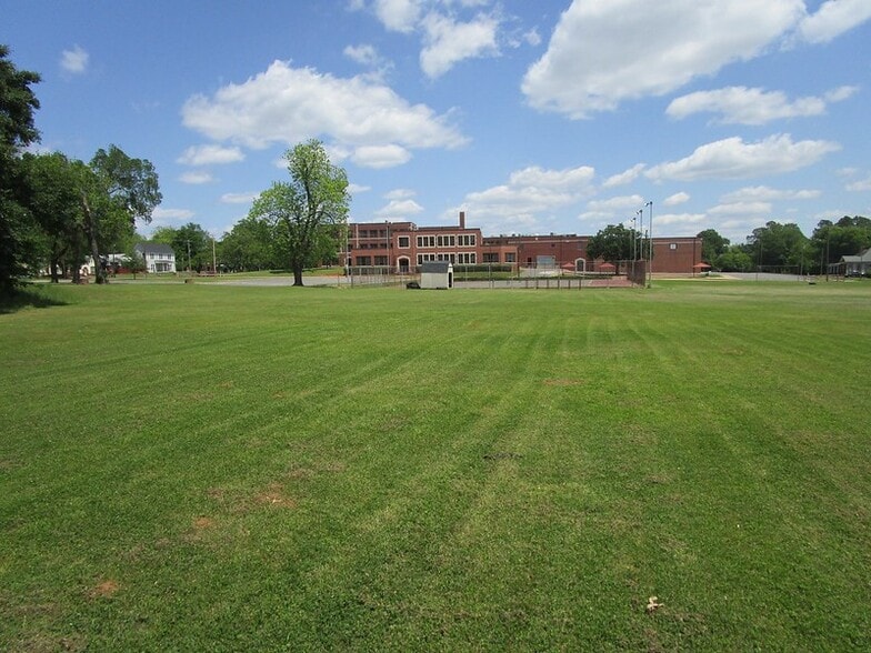 More Photos Of 700 W Houston St, Marshall Schools For Sale