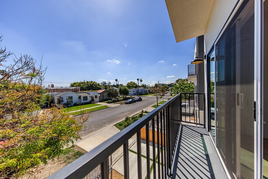 More Photos Of 2847 S Victoria Ave, Los Angeles Multifamily For Sale