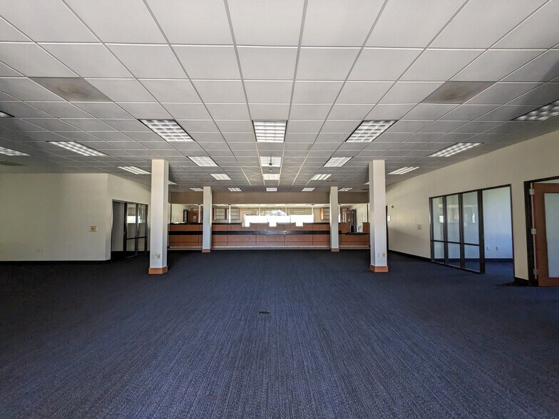 More Photos Of 18505 Champion Forest Dr, Spring Unknown For Lease