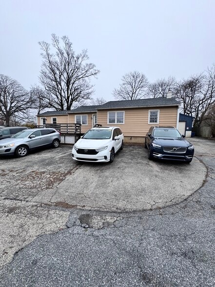 More Photos Of 2 N Lakeside Ave, Berwyn Office For Lease